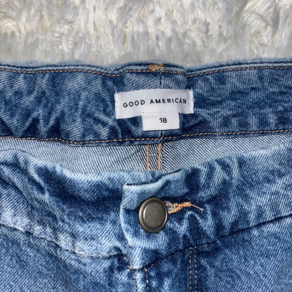 Good American Good Boy Twisted Slit Jeans - Picture 3 of 5